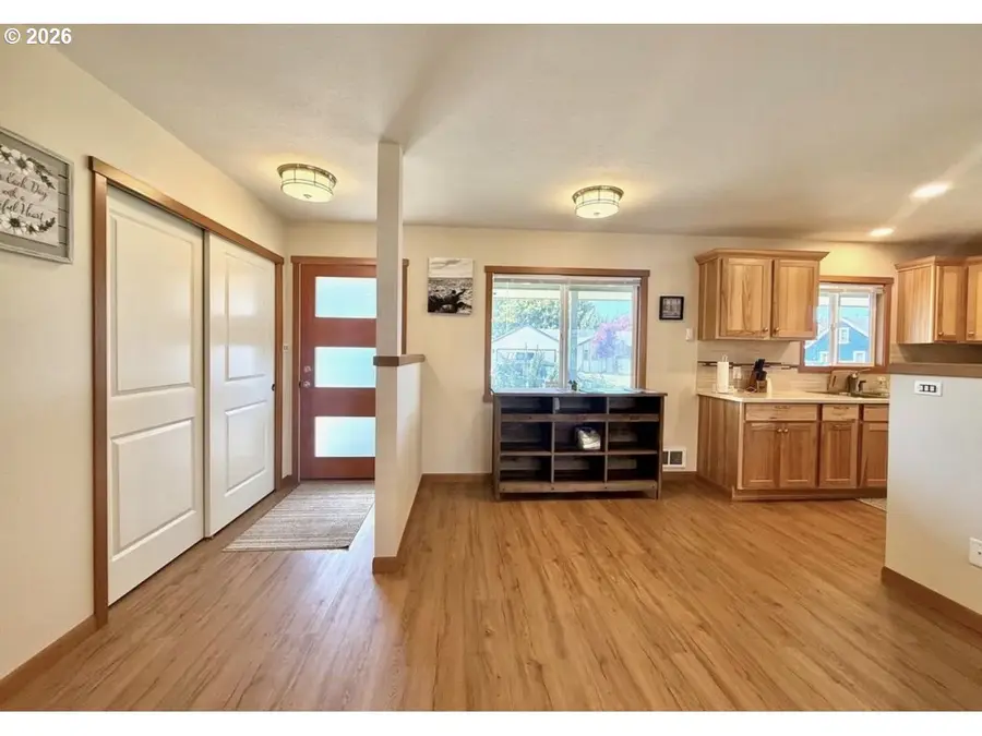 1614 5th St, Tillamook, OR 97141 - #3