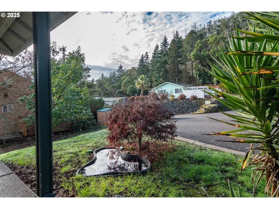 131 Makah Ct, Roseburg, OR 97471 - Image #3