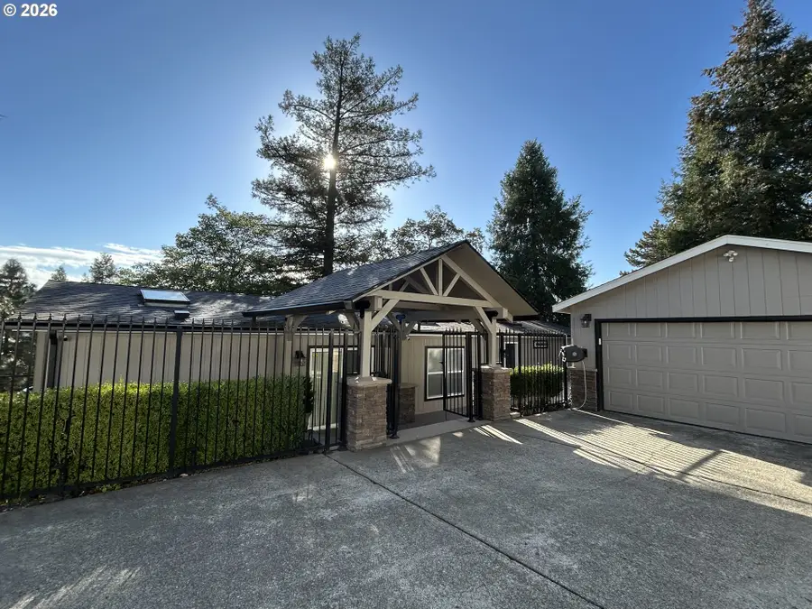 220 NW Trust St, Roseburg, OR 97471 - #2
