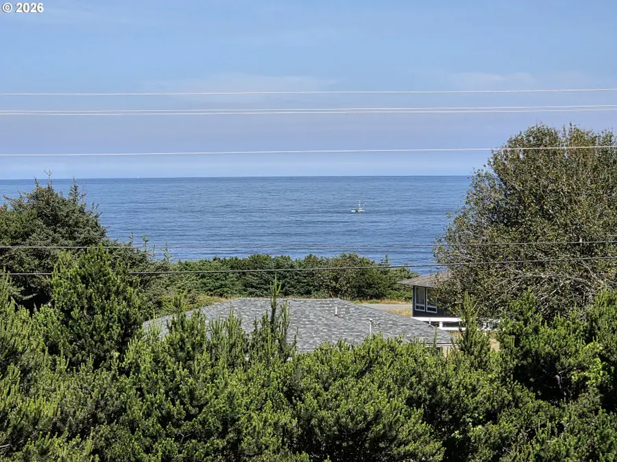 95010 Greggs Creek Rd, Gold Beach, OR 97444 - #2