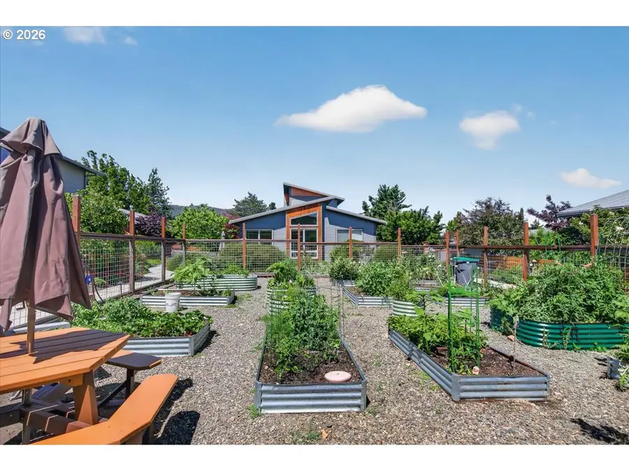 106 Dunn Cir, Ashland, OR 97520 - #3