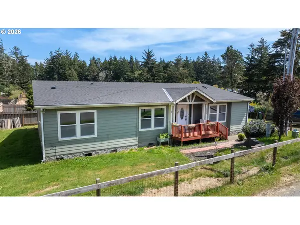 683 Lakeshore Dr, CoosBay, OR 97420