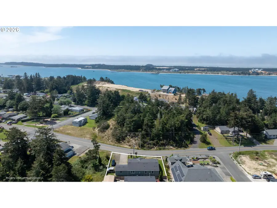 683 Lakeshore Dr, Coos Bay, OR 97420 - #3