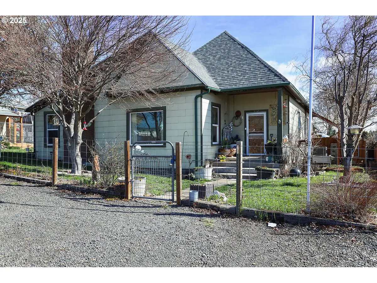 552 NE Williams St, Dufur, OR 97021 - Image #1