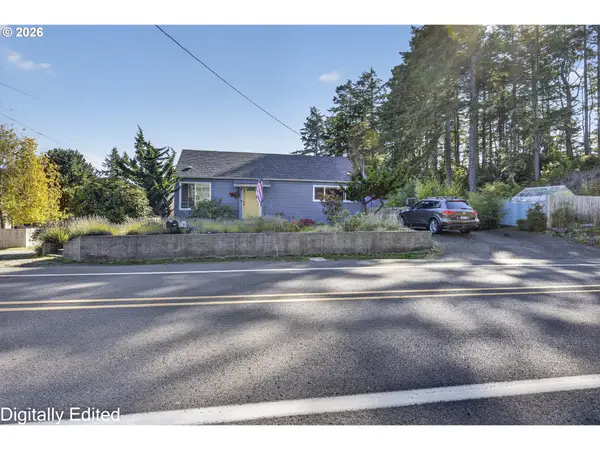 844 Rhododendron Dr, Florence, OR 97439