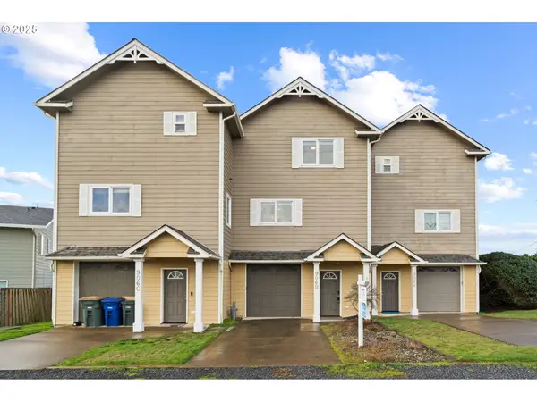 906 SW 7th St #B, Newport, OR 97365