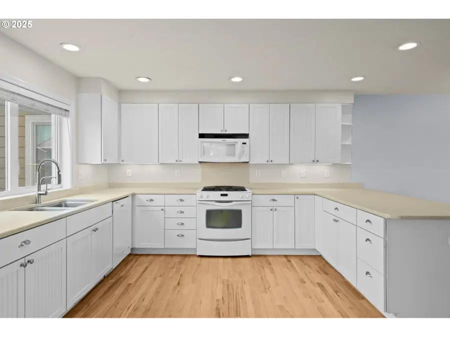 906 SW 7th St #B, Newport, OR 97365 - Image #3