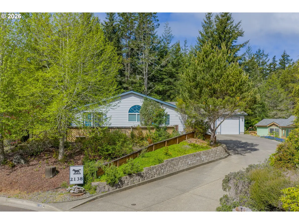 2138 Lynne Dr, North Bend, OR 97459 - #1