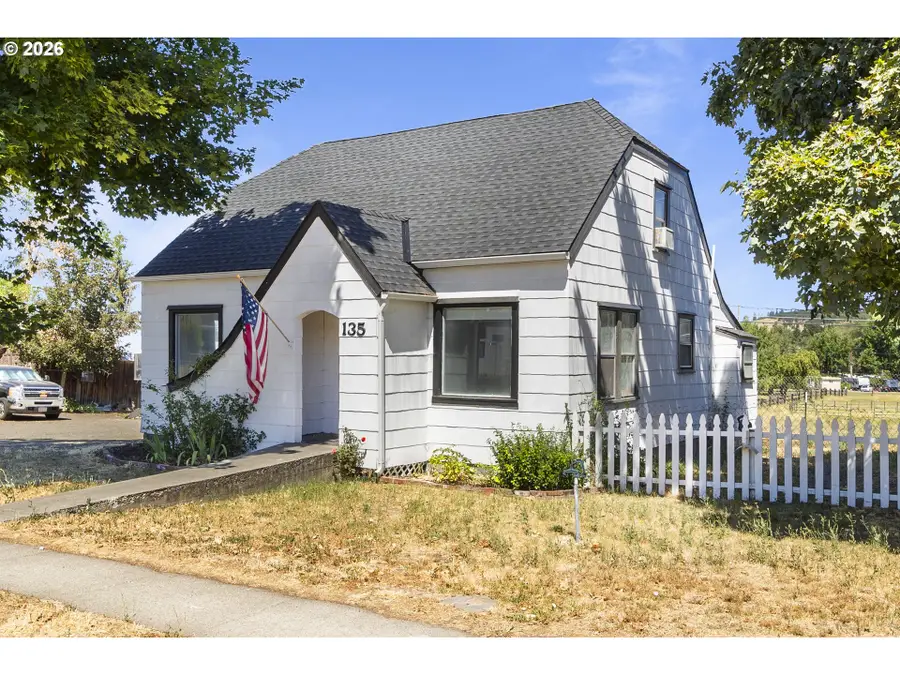 135 E Broadway St, Goldendale, WA 98620 - #2