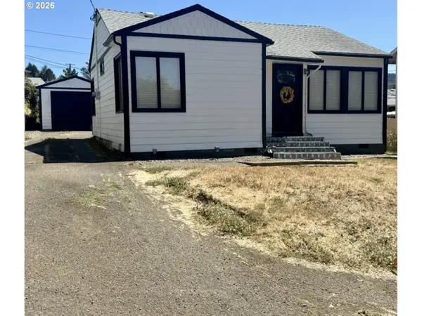 727 NE Jackson St, Roseburg, OR 97470