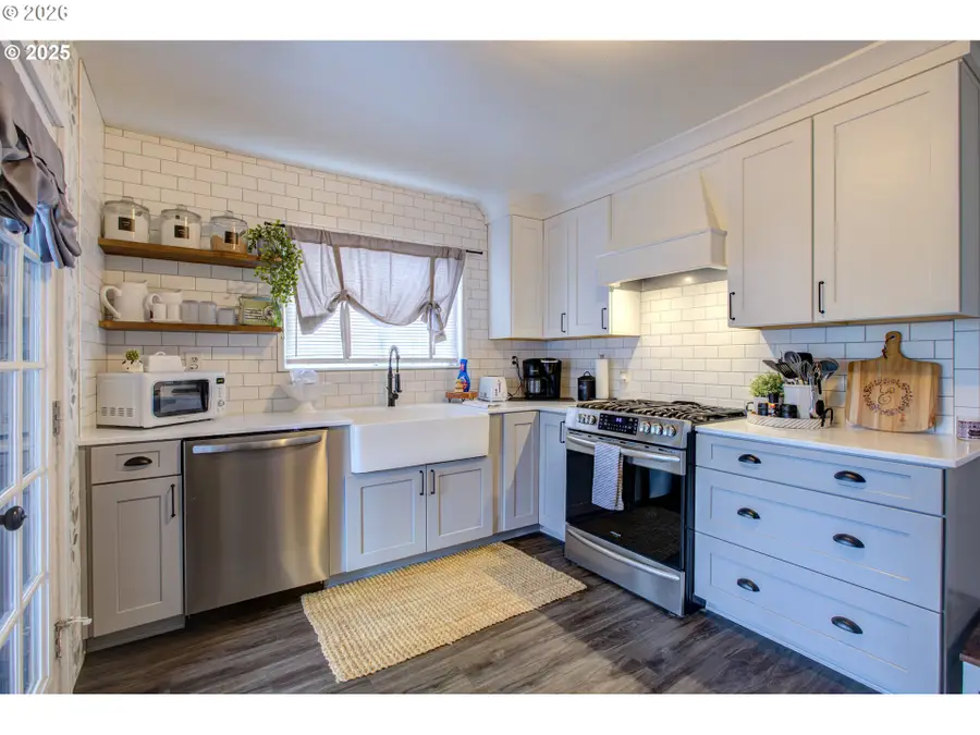 727 NE Jackson St, Roseburg, OR 97470 - #3