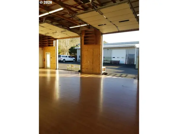 3782 Hooker Rd, Roseburg, OR 97470