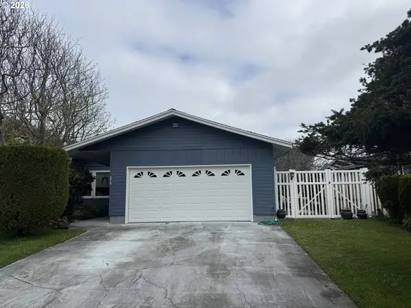 870 SW 12th St, Bandon, OR 97411