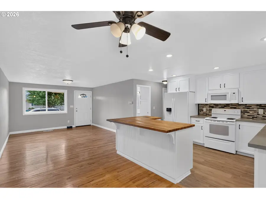 1845 Sallal Rd, Woodburn, OR 97071 - #3