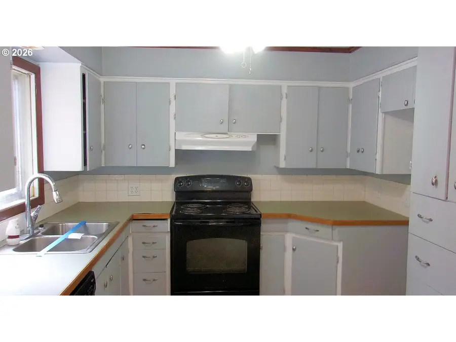 944 5th St, Lyons, OR 97358 - #2