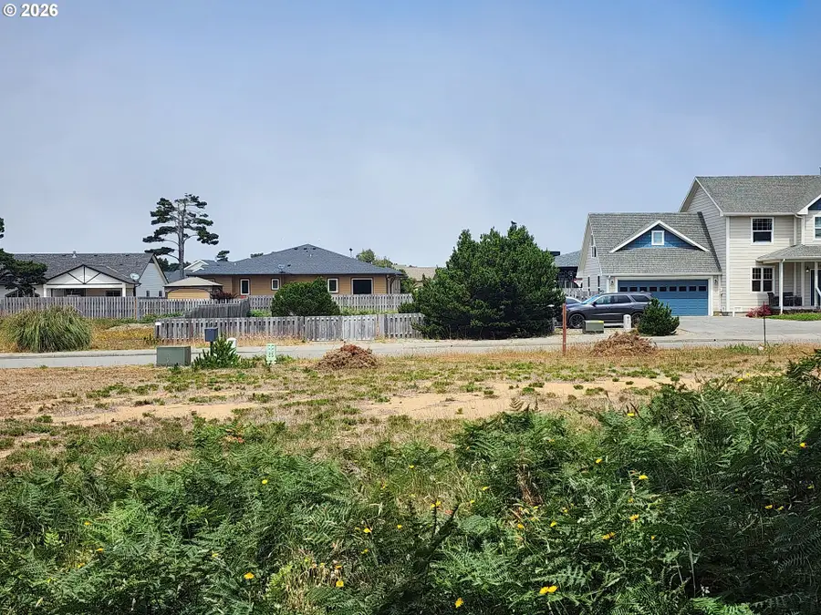 845 Rogers Pl, Bandon, OR 97411 - #2