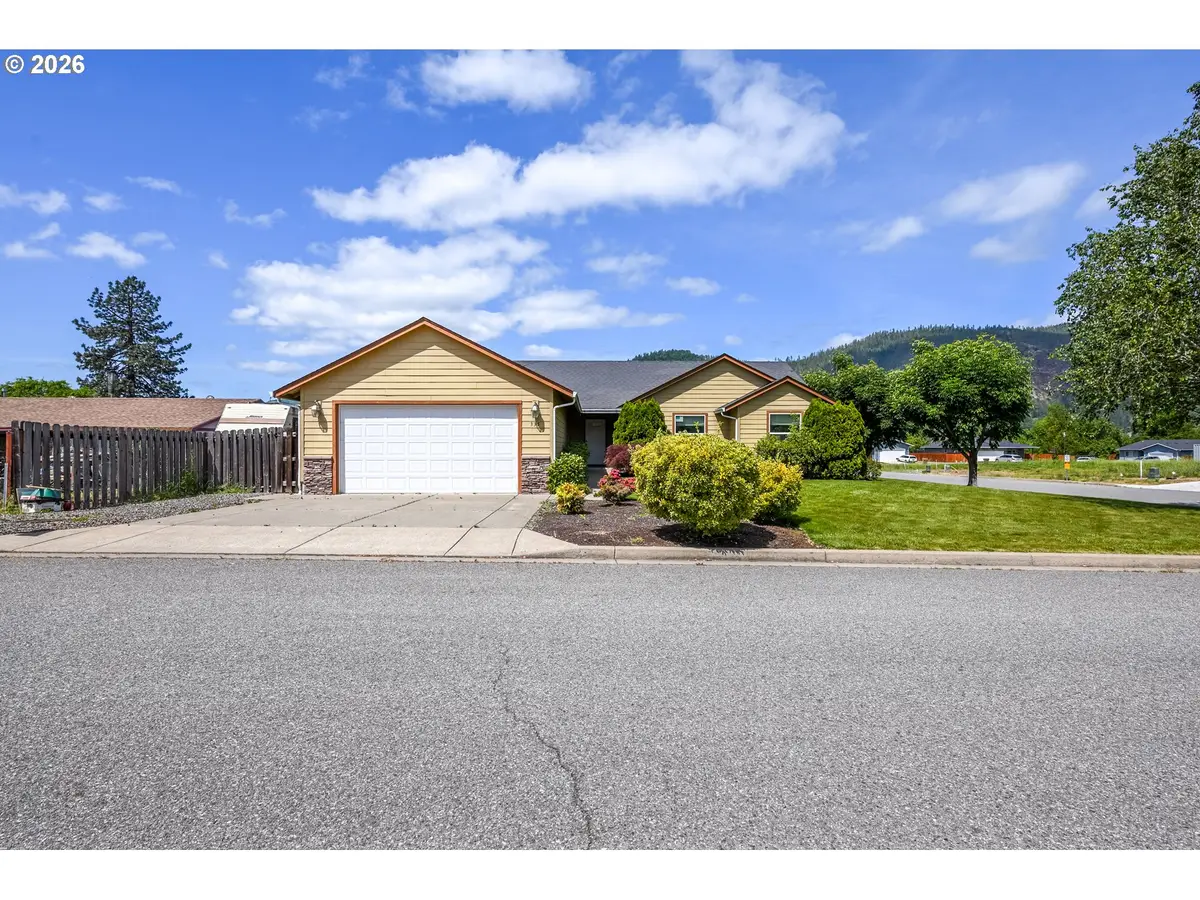 335 Weaver Ave, Tri City, OR 97457 - #1
