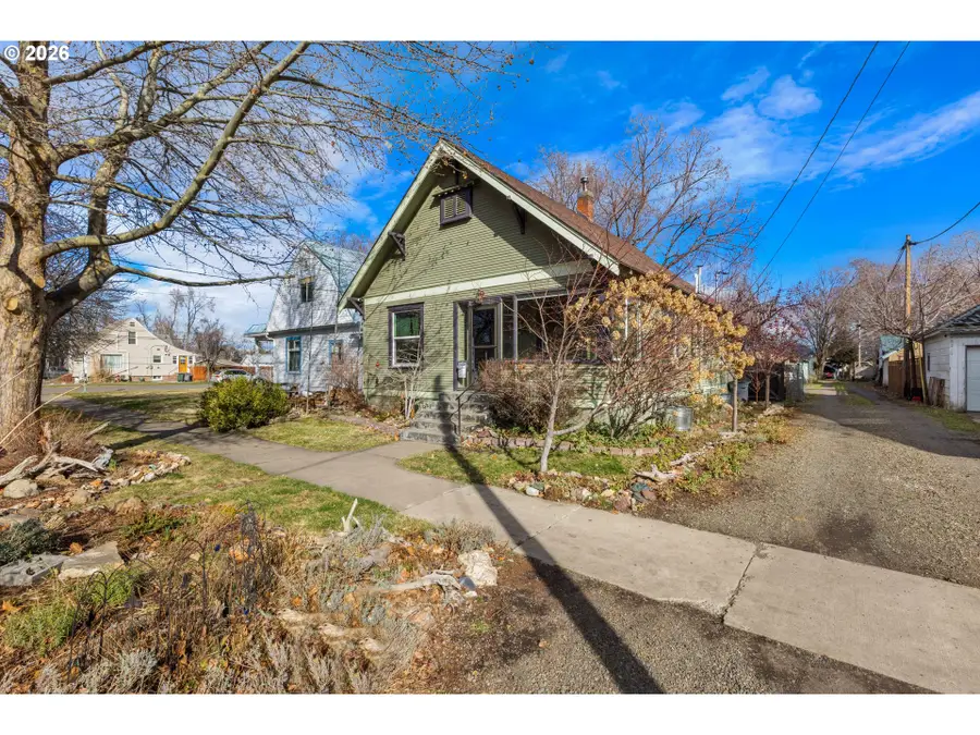 1305 9th St, La Grande, OR 97850 - #2