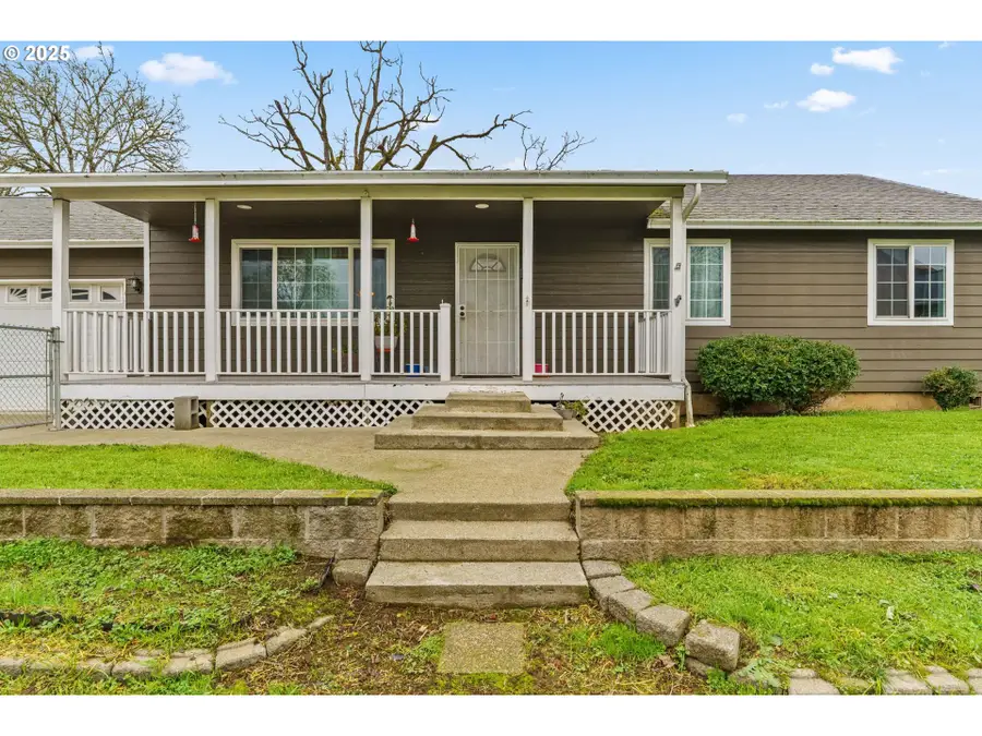 2966 NE Douglas Ave, Roseburg, OR 97470 - Image #3