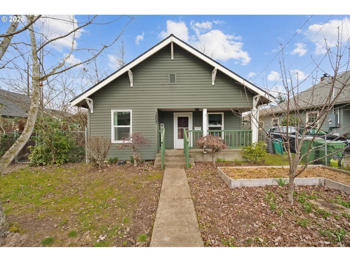 1207 E 11th St, Newberg, OR 97132 - #1