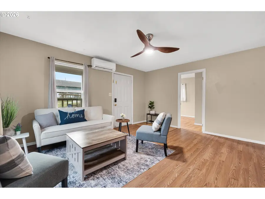 1207 E 11th St, Newberg, OR 97132 - #3