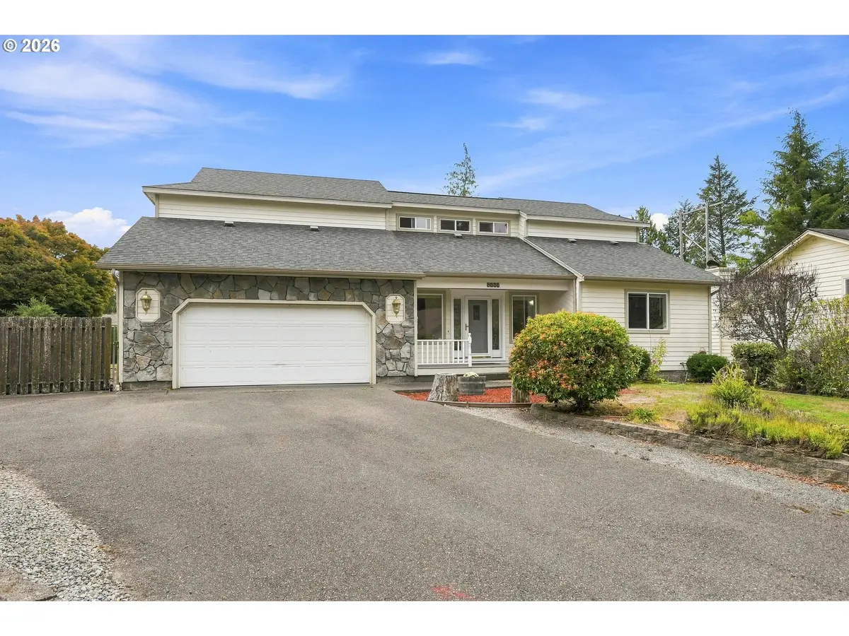 2060 Timberline Dr, Coos Bay, OR 97420 - #1