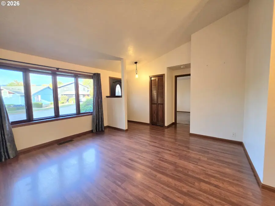 2916 Elysium Ave, Eugene, OR 97401 - #2