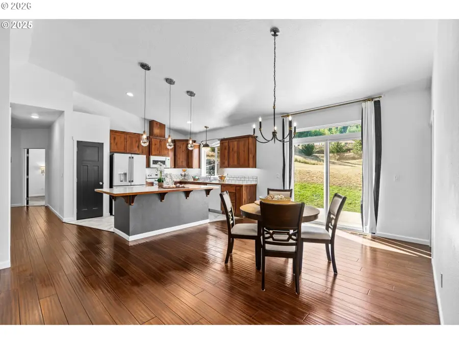 2187 E Madison Ave, Cottage Grove, OR 97424 - #2