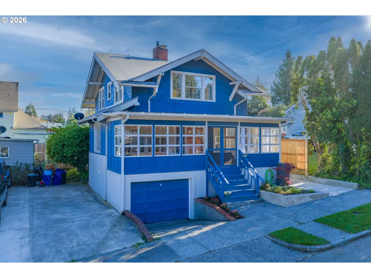 1131 Commercial Ave, Coos Bay, OR 97420 - #1