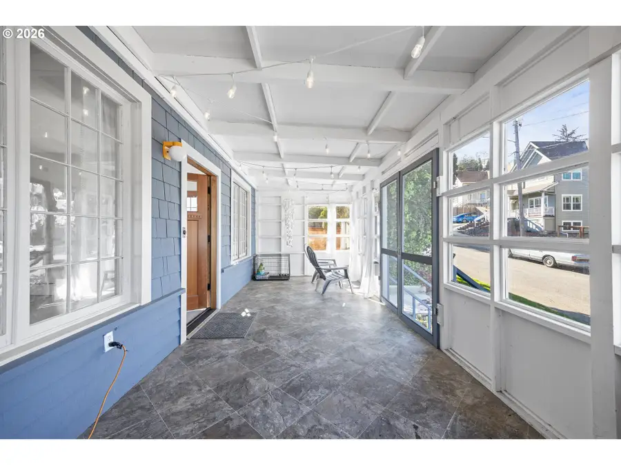 1131 Commercial Ave, Coos Bay, OR 97420 - #3