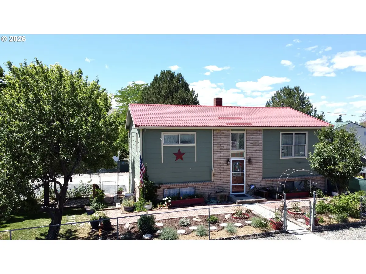 925 East St, Baker City, OR 97814 - #1