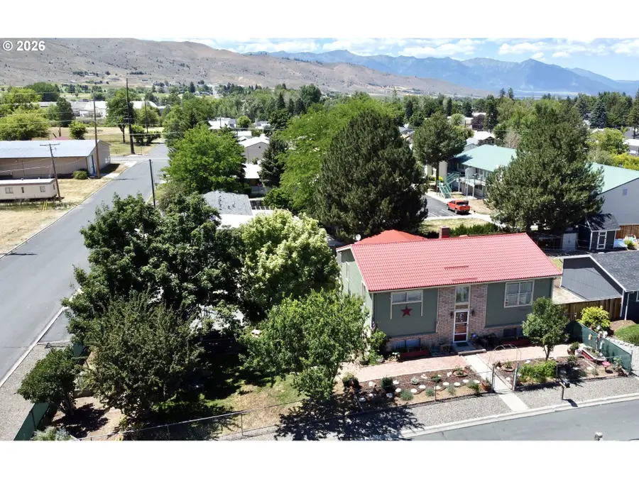 925 East St, Baker City, OR 97814 - #2