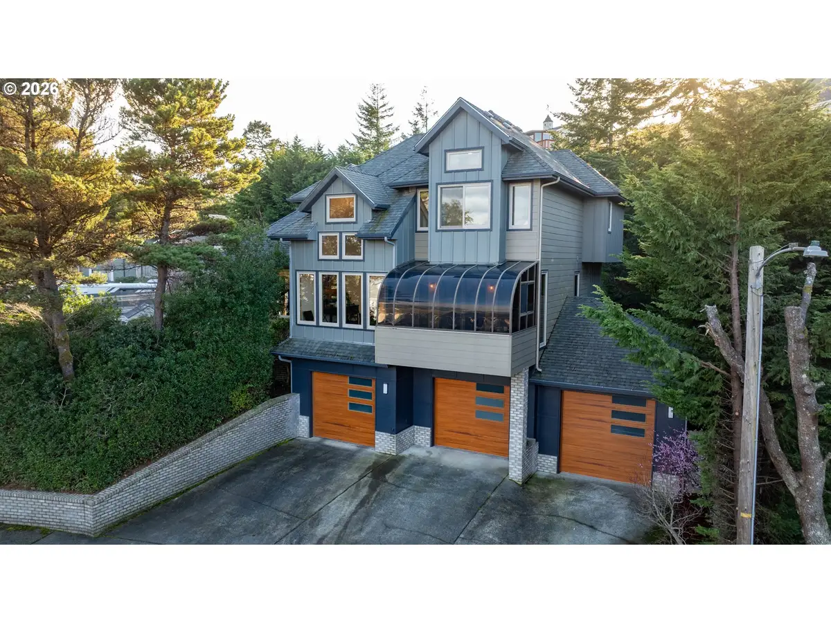 2024 Cedar Ct, North Bend, OR 97459 - #1