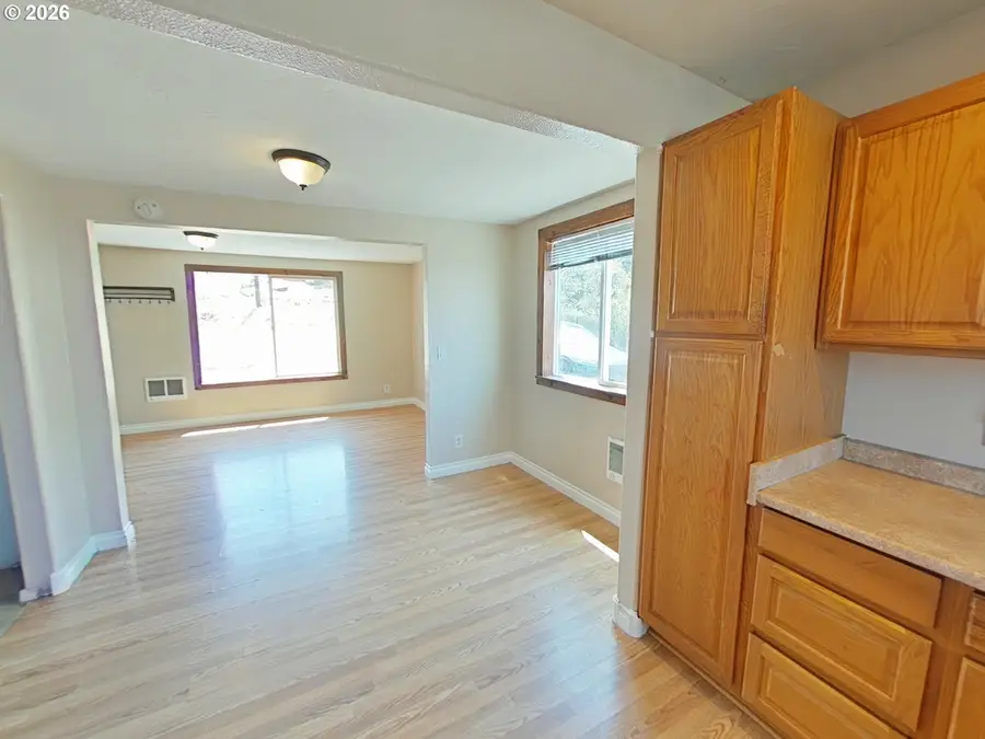 2001 E 10th St, The Dalles, OR 97058 - #3