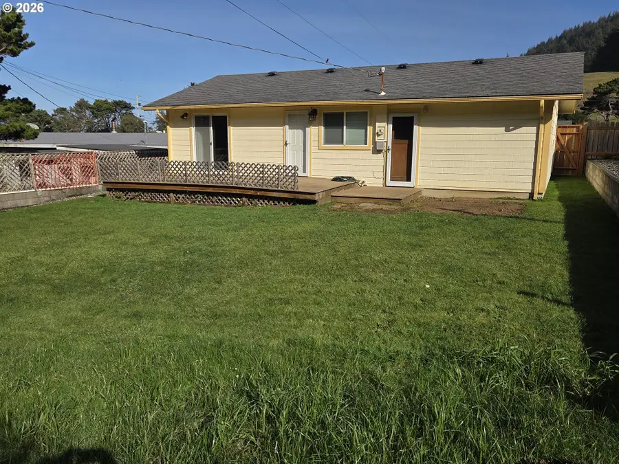 94044 Azalea Ln, Wedderburn, OR 97444 - #3