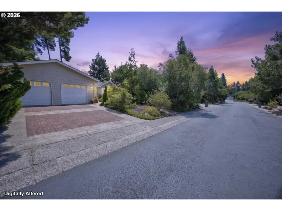 506 Robin Ln, Florence, OR 97439 - #2
