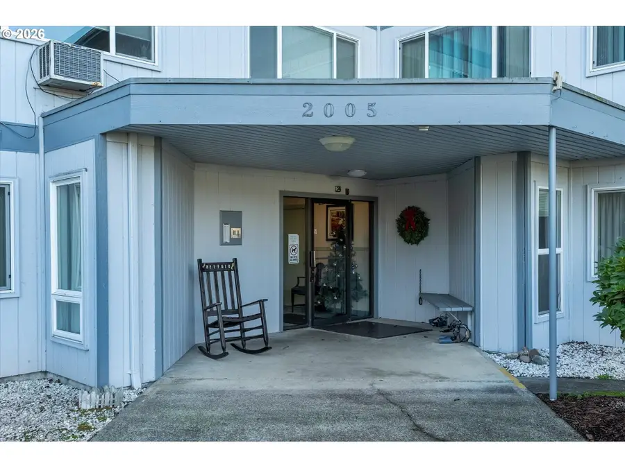 2005 Tibbetts Dr, Longview, WA 98632 - Image #3