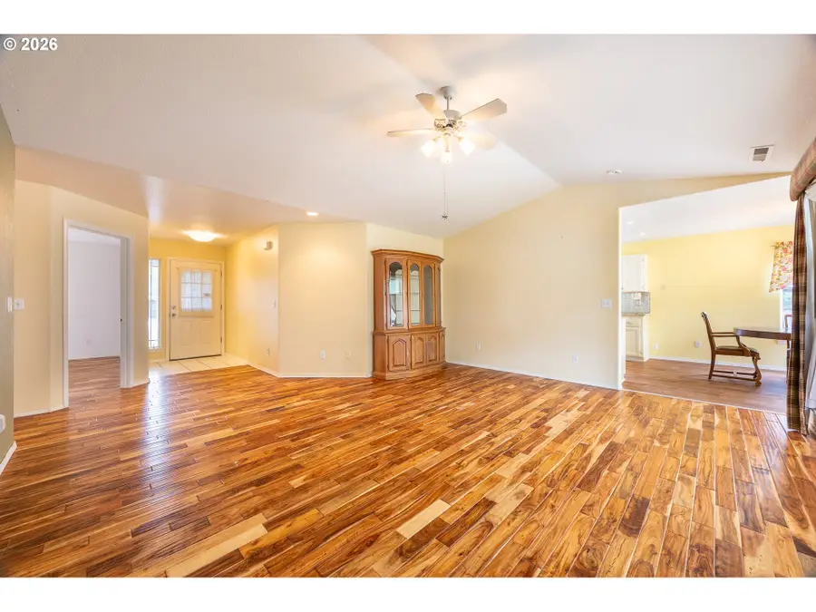 1203 E Second Ave, Sutherlin, OR 97479 - #3