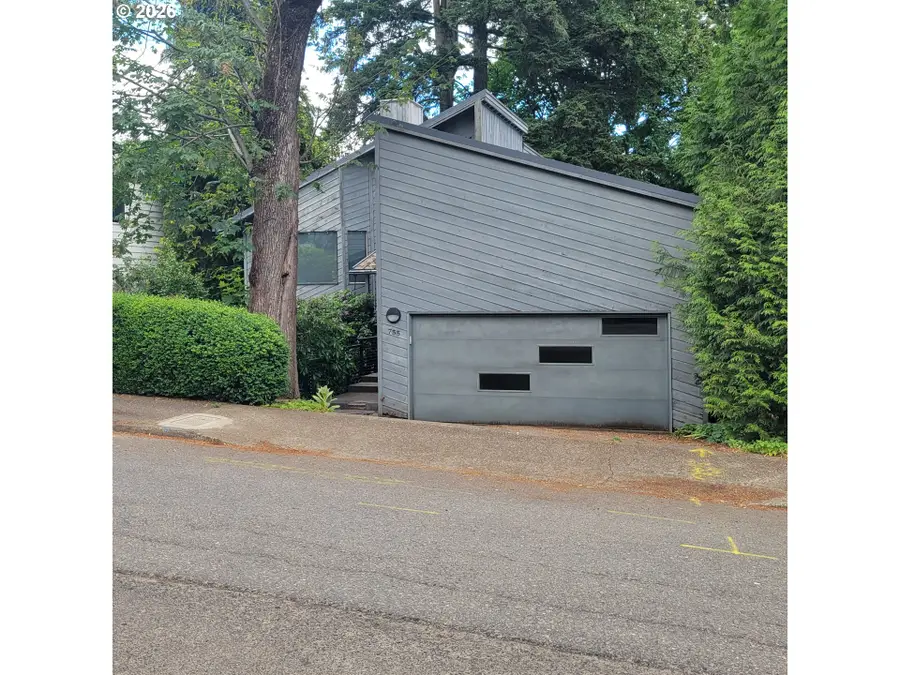 755 SW Chestnut St, Portland, OR 97219 - #2