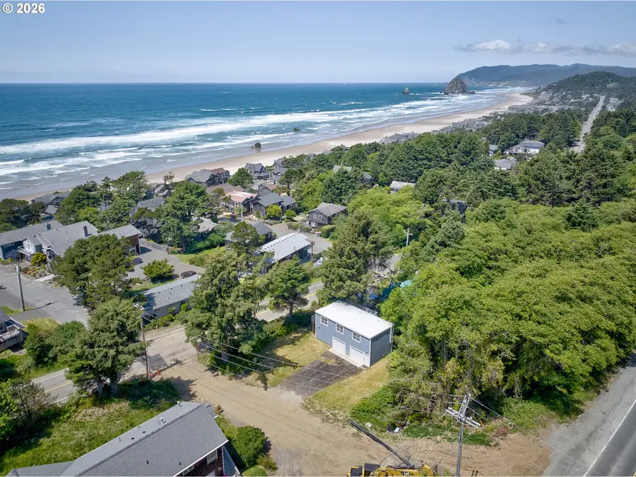 124 E Sitka St, Cannon Beach, OR 97110 - #3