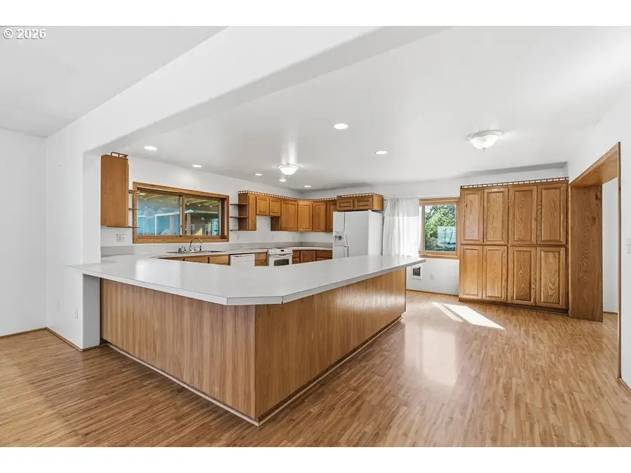 156 Williams Ave, Kelso, WA 98626 - #3