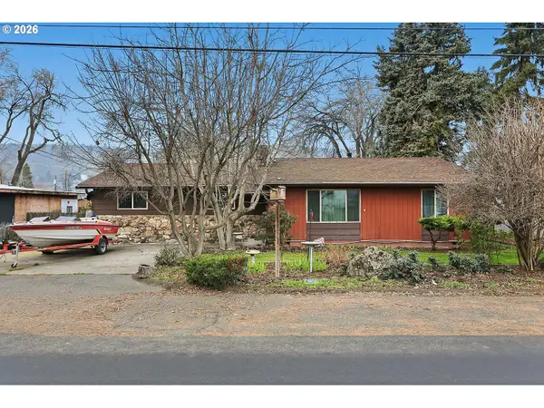 3244 W 7th St, TheDalles, OR 97058