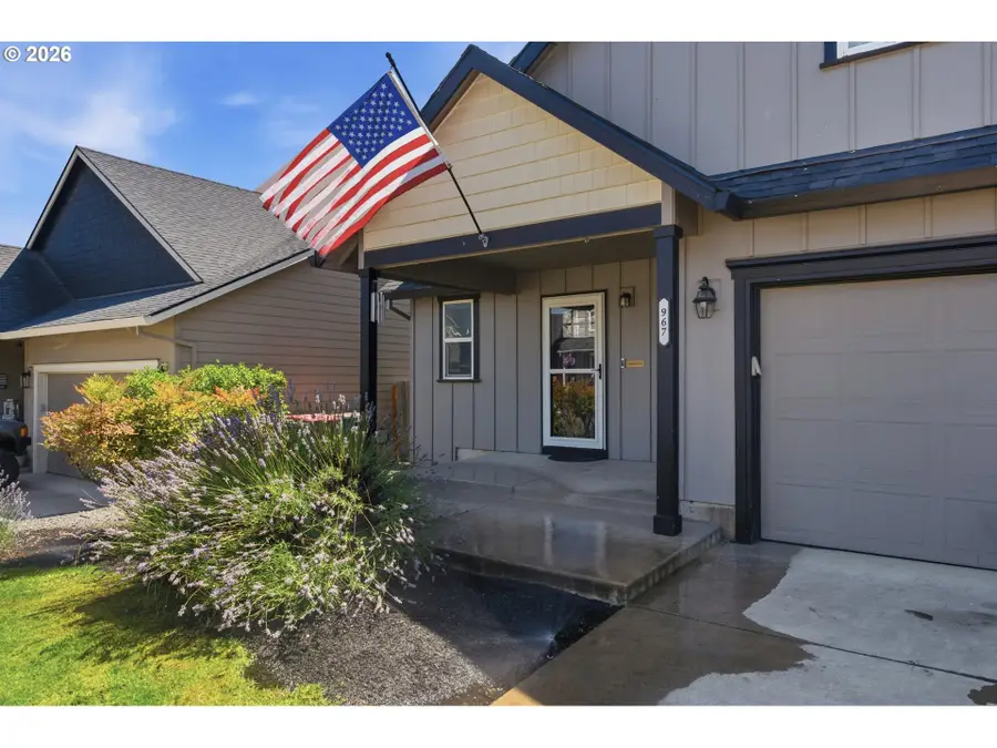 967 E 16th St, Lafayette, OR 97127 - #2