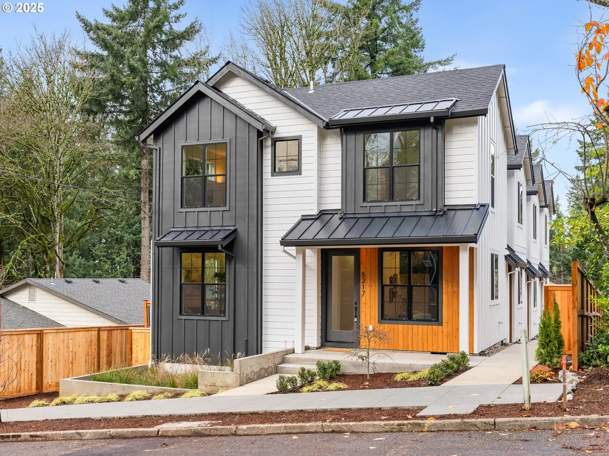 5213 SW Vacuna St, Portland, OR 97219 - Image #1