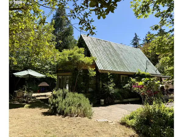 185 Ecklund St, Canyonville, OR 97417