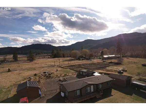 70724 Bear Creek Rd, Wallowa, OR 97885