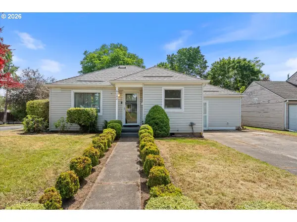9142 SE Washington St, Portland, OR 97216