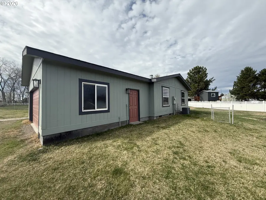 80400 Suzanna Dr, Hermiston, OR 97838 - #2