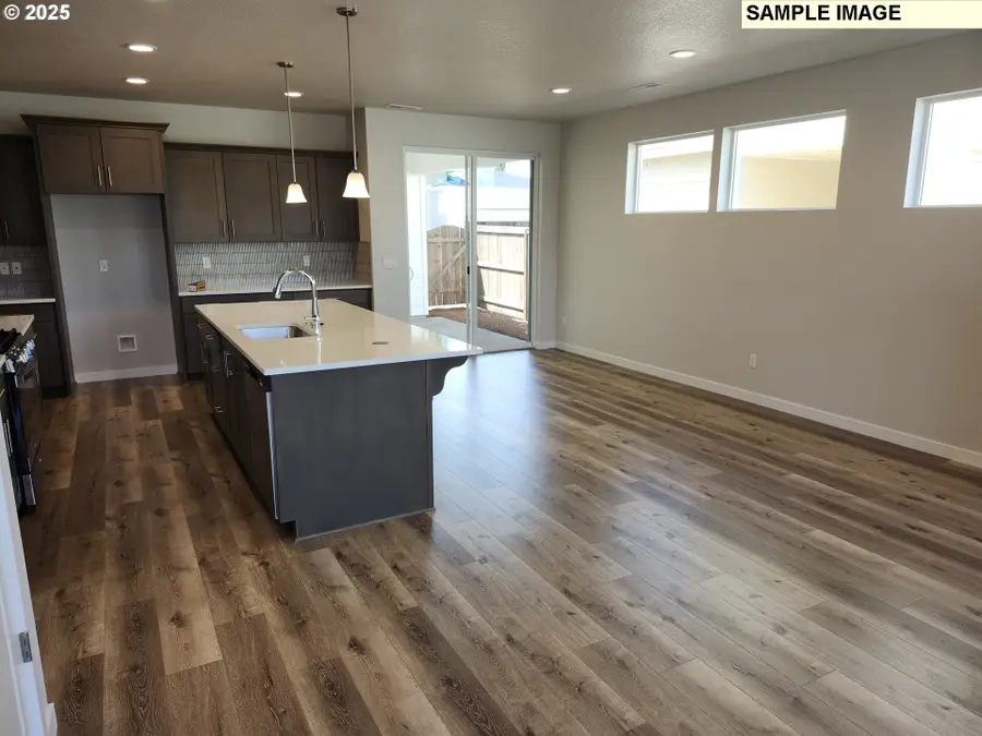 762 Magnolia Ave, Woodburn, OR 97071 - #3