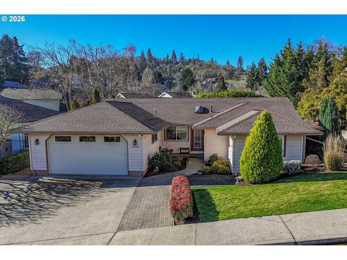 1682 NW Hopper Ct, Roseburg, OR 97471 - Image #1